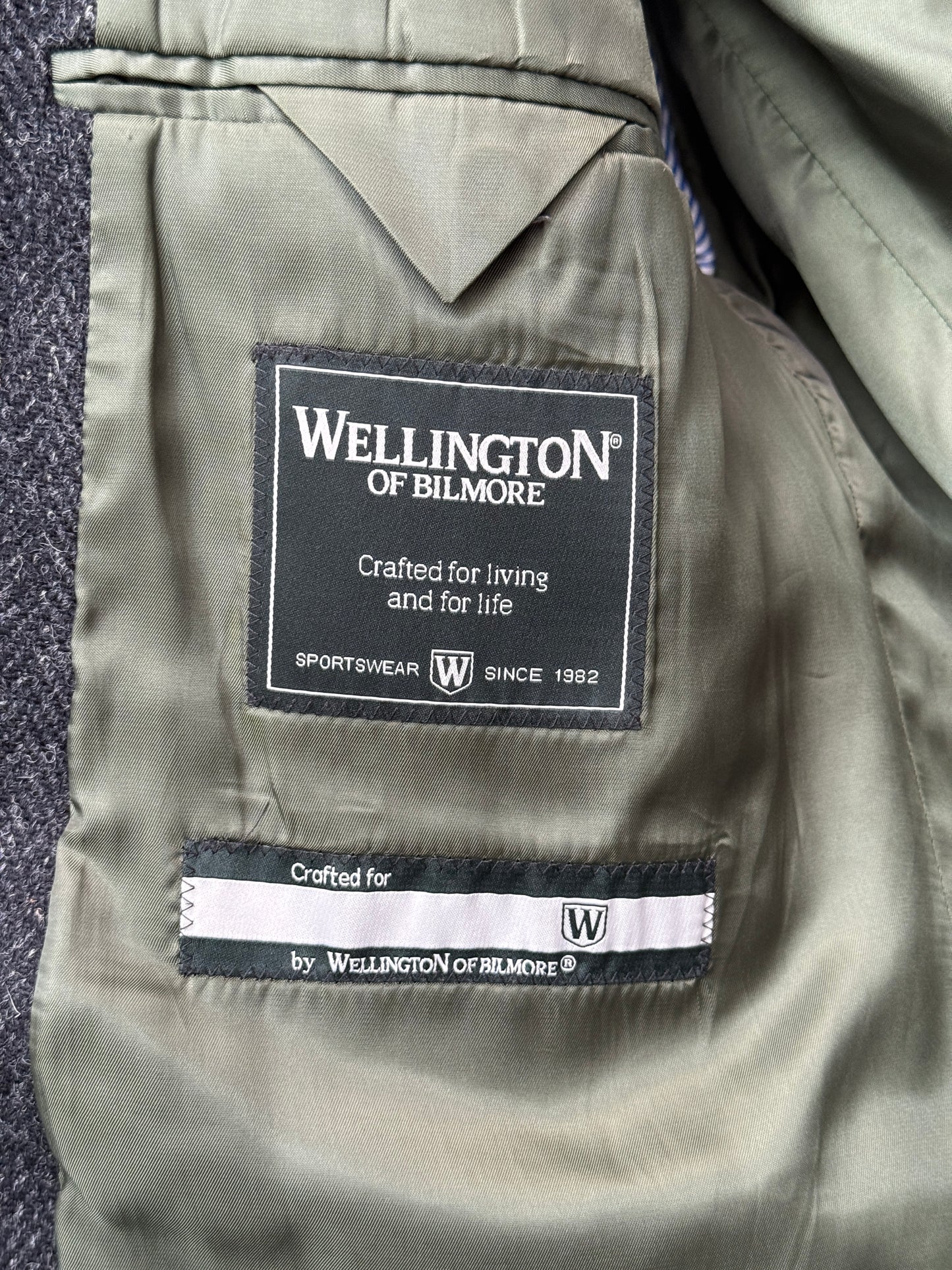 Wellington of Bilmore Dark Grey Harris Tweed Blazer with Elbow Patches Size 60