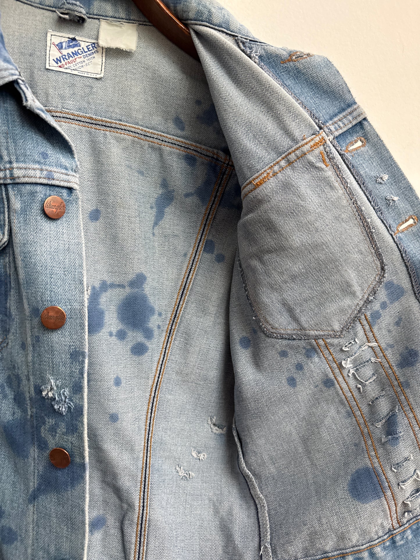 Wrangler Vintage 70s Bleached Distressed Denim Trucker Jacket Blue Men Size M