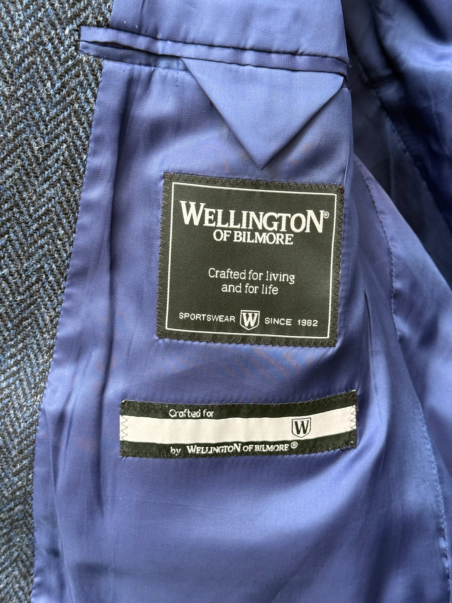 Wellington of Bilmore Navy Harris Tweed Blazer Size 60