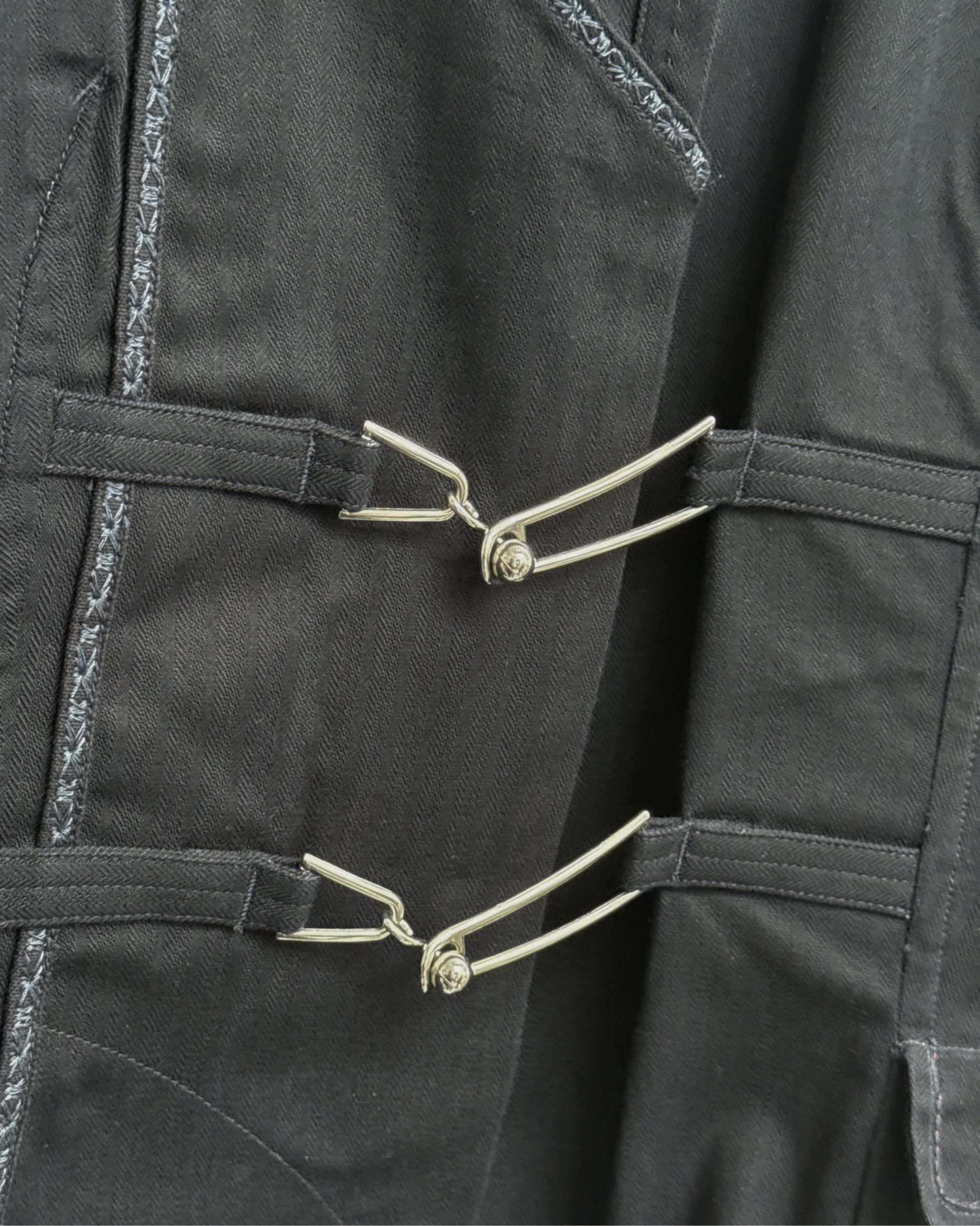 Metal mace style button closure detail